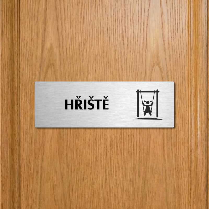 Hřiště, 200x66mm, stříbrná popiska s ozdobou uprostřed